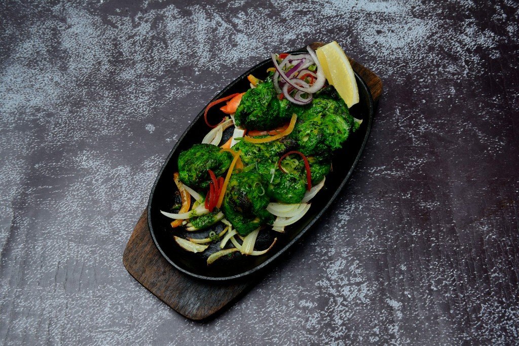 Green herb kebabs with onion and lemon