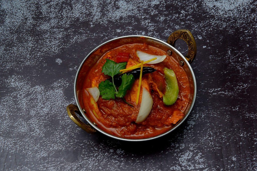 Karahi curry with onion, chilli and coriander