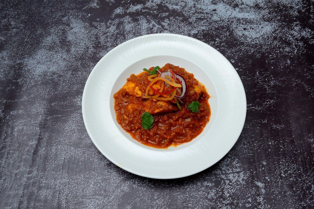 House curry with onion and peppers